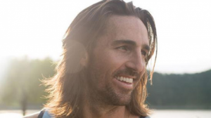 Jake Owen Cut his hair again 1