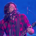 Foo Fighters pull fan onstage and perform “Under Pressure” cover unexpectedly