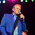 Glen Campbell’s Wife Says He Can No Longer Play Guitar