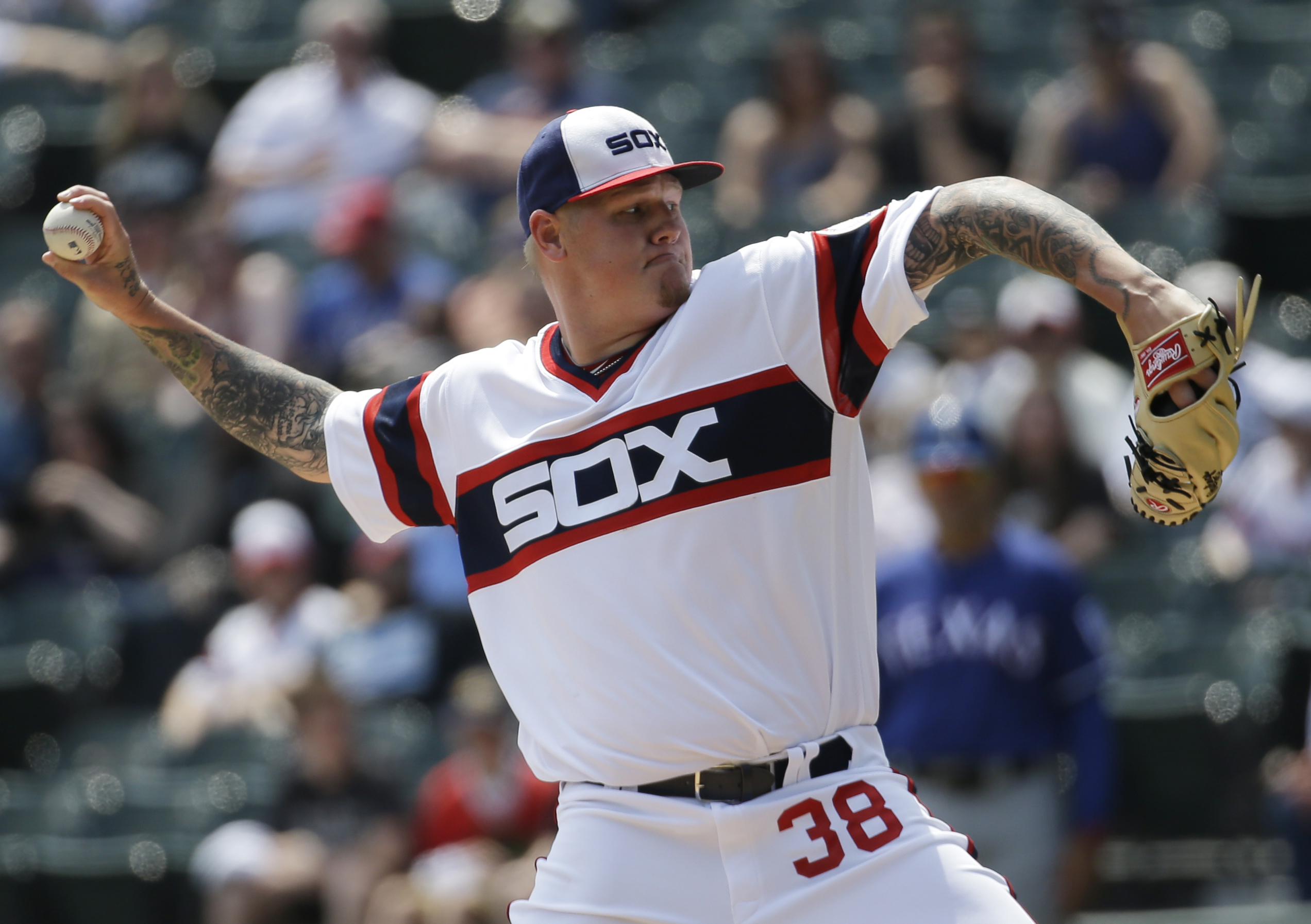 Latos improves to 4-0 as White Sox beat Rangers 4-1