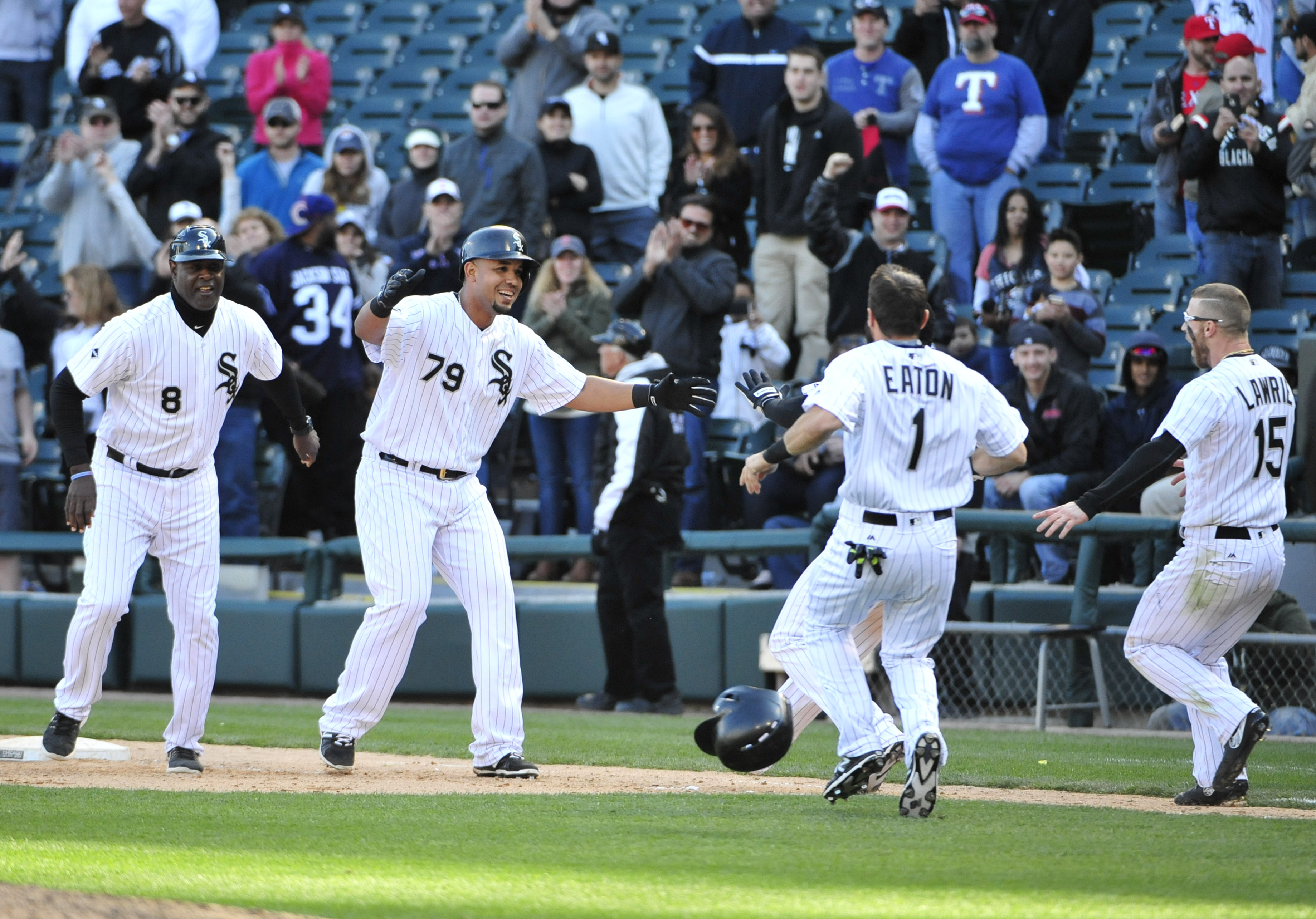 Abreu hits winning single in 11th, White Sox beat Rangers