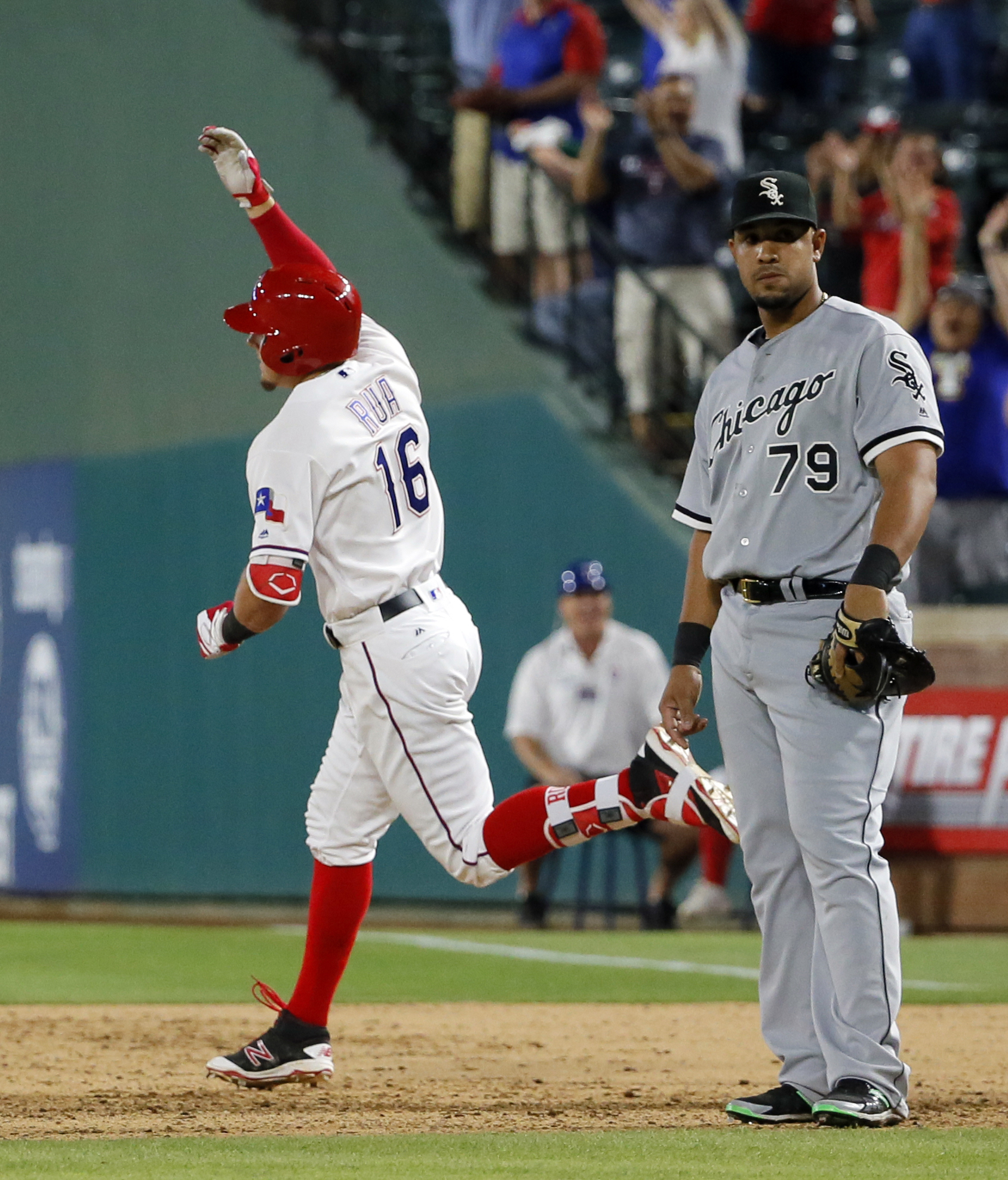 Rua’s homer caps 7-run rally, Rangers beat White Sox 13-11