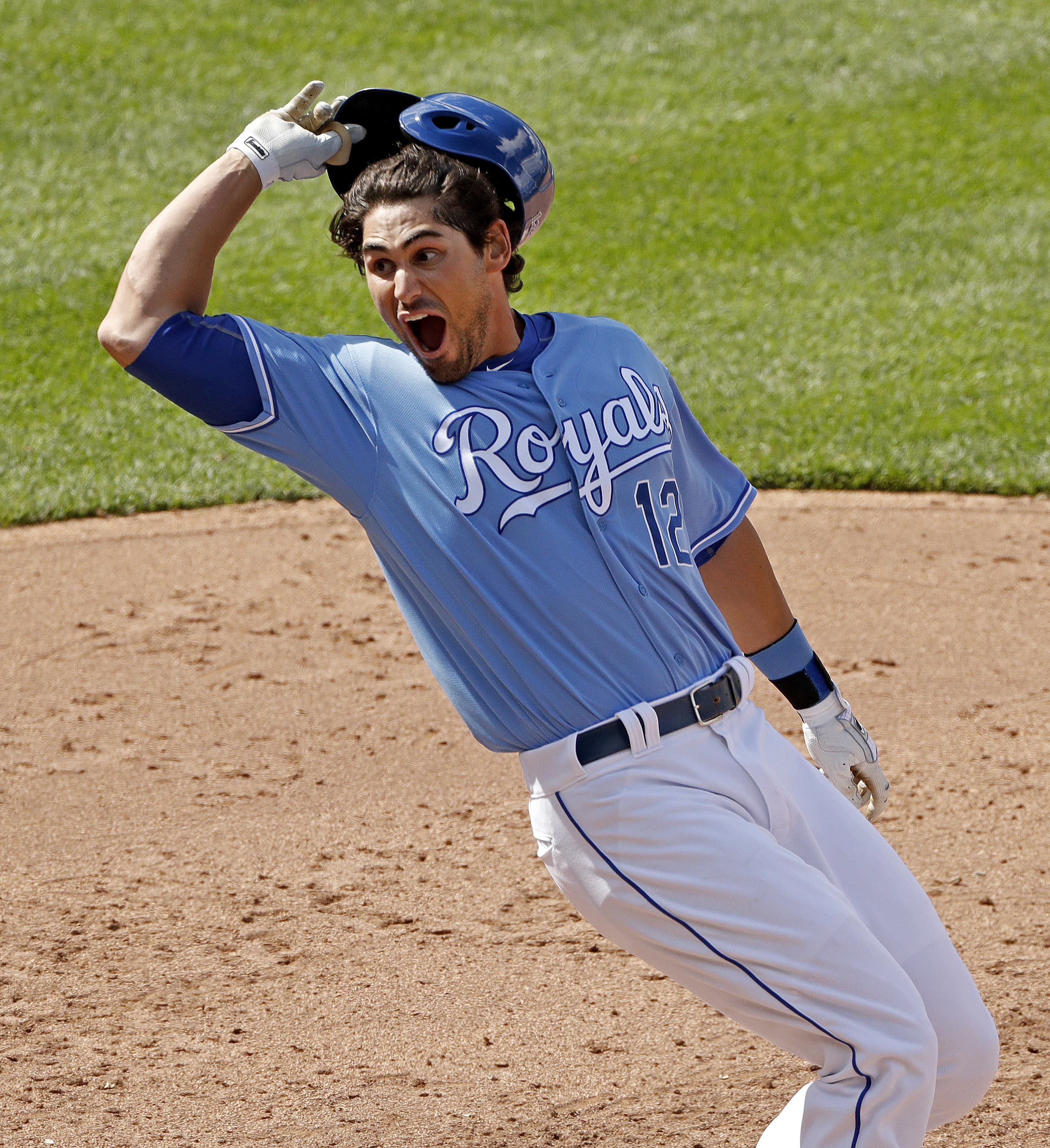 Royals rally again late to defeat White Sox 5-4
